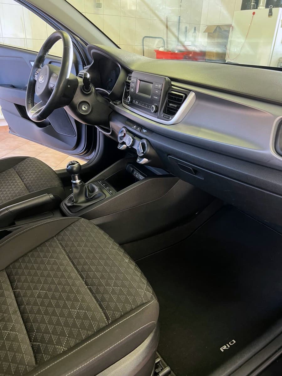 Kia Rio, Beifahrerseite